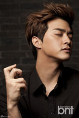 高清图：韩星金智勋拍写真 微露胸肌展致命诱惑