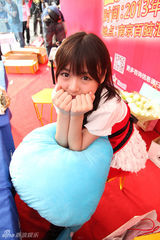 组图：SNH48巡回签唱走遍全国 成员甜美亮相