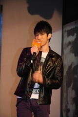 幻灯：吴建飞携三“天使”亮相 谈新片《澳门往事》