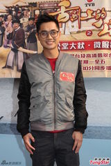 组图：郭晋安旅行看烟花 郑俊弘为闯歌坛做准备