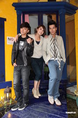 组图：杨丞琳与小鬼戏中饰情侣 重温初恋美好 