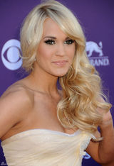 高清组图：凯莉-安德伍德裸色抹胸礼服性感亮相