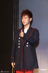 组图：张佑赫台北亲民秀舞蹈 想找90后嫩女友