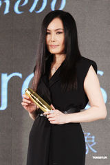 组图：江蕙预告将会退休 闻故乡支持泪眼道歉