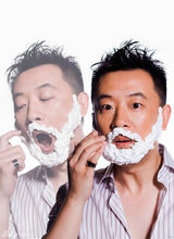 组图：黄海波泡沫胡须LOOK 悠闲时光性感慵懒