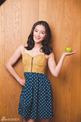 组图：袁姗姗居家写真清新可人