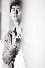 组图： 张天其神秘黑白写真酷惑难挡