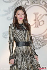 组图：汪圆圆婚礼甜蜜长吻 吴君如李嘉欣等到场