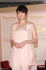 高清组图：梁咏琪为品牌代言 粉色短裙温婉性感