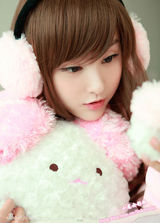 幻灯图集：小龙女彤彤冬日写真 粉嫩装扮可爱