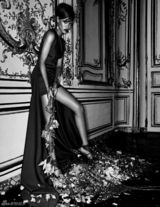 高清图：蕾哈娜华丽造型登封面 多彩华服秀性感身材