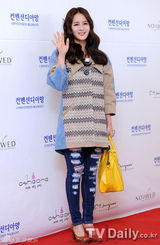 组图：韩星姜虎东刘在石贺好友禹成民大婚