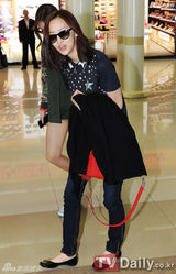 组图：4minute等歌手结束日本公演 轻松飞抵韩国