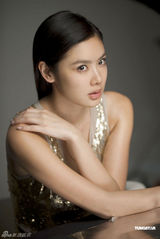 组图：乐基儿全新广告写真 奢华典雅妆容精致