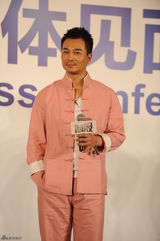 组图：任达华《制服》斗连环杀手 被夸党员品质