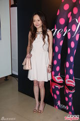 组图：徐濠萦染金发亮相称陈奕迅不刻意减肥