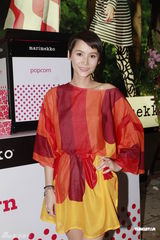 组图：文咏珊演绎大图案欧洲风 杨峥与AmandaS同场