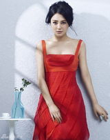 组图：秦岚频获杂志邀请拍大片 演绎优雅清新夏日风