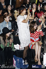 组图：韩星李孝利朴诗妍等出席首尔时装周活动