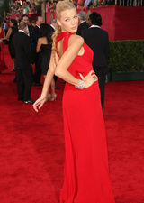 高清组图：布莱克-莱弗利回眸娇笑