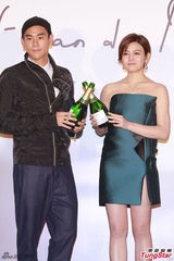 组图：陈妍希抹胸裙亮相 彭于晏惊喜助阵