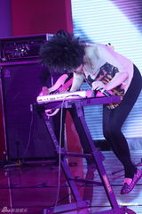 高清组图：韩庚代言粉丝尖叫 尚雯婕王栎鑫等助阵