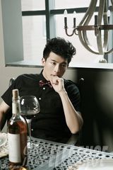 组图：孙艺洲时尚写真 绅士雅痞双面风范