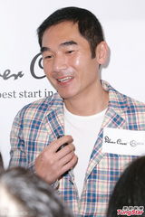 组图：袁彩云将产女 方中信愿尽好爸爸责任