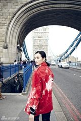 组图：小宋佳英伦写真曝光 变身摩登时尚俏女郎