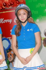 组图：Crayon Pop戴头盔现身握手会 大跳热舞