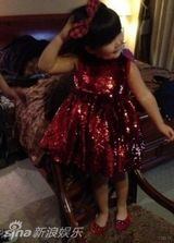 组图：王诗龄卖萌照撞脸童年王菲