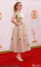 组图：《广告狂人》童星席普卡亮相艾美红毯