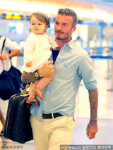 组图：小贝一家高调亮相 七公主萌样可人