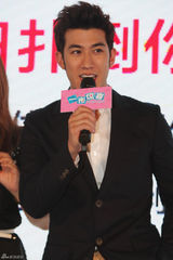 组图：《一夜惊喜》上海首映 范冰冰变女汉子