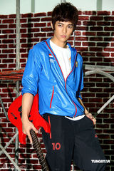 幻灯组图：汪东城代言运动服装 想开画展秀绘画天份