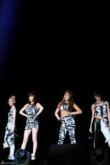 组图：碧海金沙派对火热开唱 2NE1压轴献唱