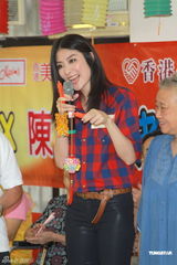 组图：陈慧琳服务中心派发月饼 预庆中秋节