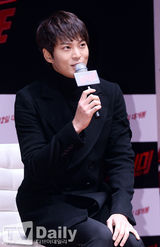 组图：金亚中朱元宣传《Catch Me》接受测谎