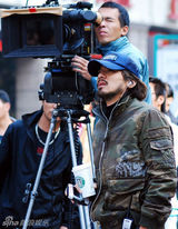 幻灯：《跳出去》片场花絮照 导演冯德伦气派足