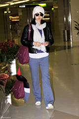 组图：白百何代言化妆品 随意混搭范显青春时尚