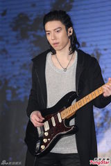 组图：吉他怪杰蒋卓嘉发片 创作受萧亚轩青睐