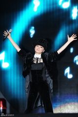 组图：陈慧娴2012南宁演唱会雨中感动落幕