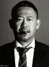 组图：姜武复古黑白大片曝光 型男形象硬朗