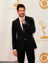 组图：《美国怪谭》男星迪伦·麦克德莫特亮相