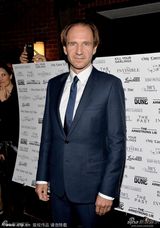 组图：菲丽希缇亮相晚宴 丹尼尔型男范十足