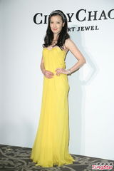 组图：林熙蕾产后复出洒泪 性感辣妈丰满迷人