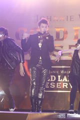 组图：潘玮柏挖坑给吴克群跳 问夜店把妹经验