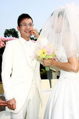 高清：陈国邦迎娶罗敏庄现场洒泪 众无线艺人道贺