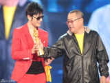 幻灯图：黄晓明大影节获最受欢迎奖 红到底三度登台
