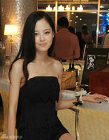 组图：辛芷蕾独特气质引关注